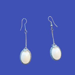 Pearly White Vintage Style Drop Earrings